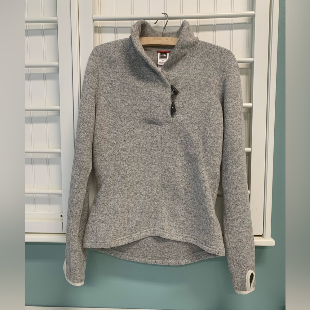 The North Face women’s fleece pull over size Small